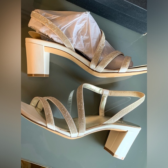 Naturalizer NWT Women's white Sandal Vanessa 2 size 9 New in Box sparkly 2024 - Picture 10 of 14